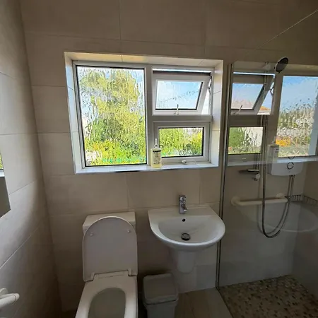 Cosy Triple Near The & Howth 1 *